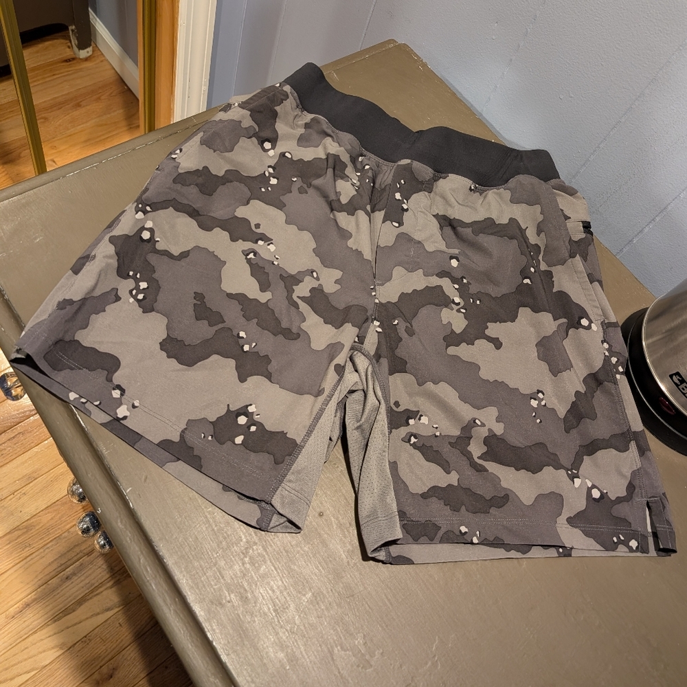 Fabletics Franchise Short, 7", grey camo, unlined